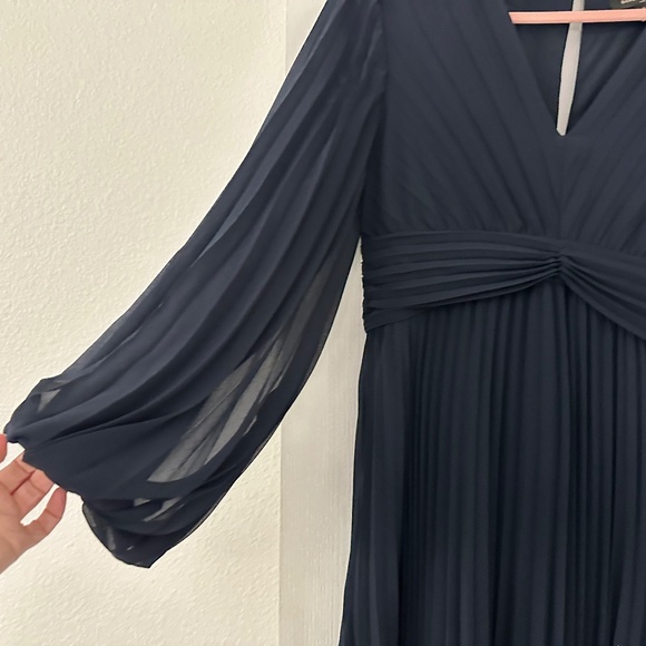 Banana Republic Navy Chiffon Pleated Midi dress - size 8 - Picture 5 of 5